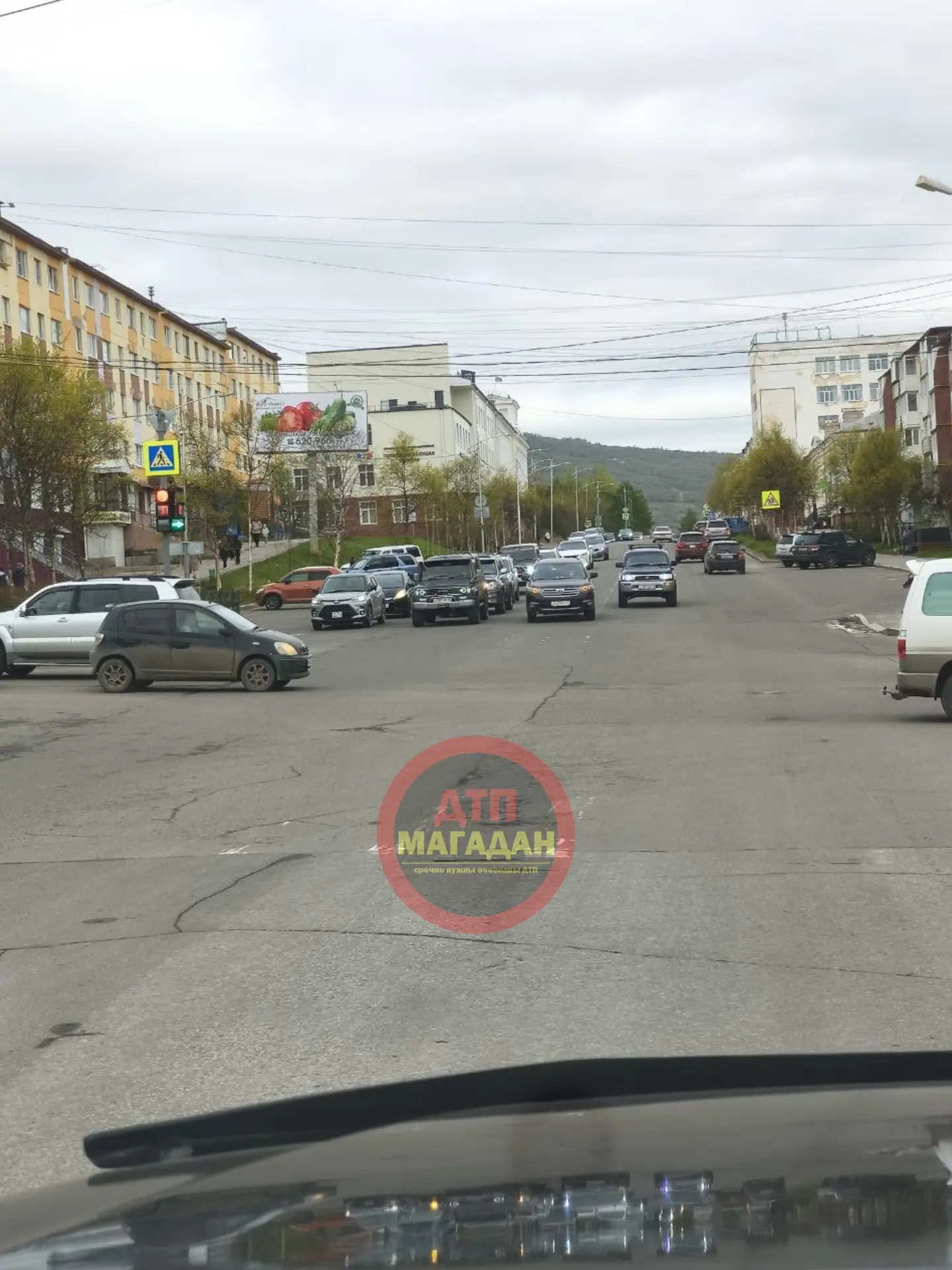 Нанесите наконец разметку, ее и старую то видно, но им все хочется поворачивать налево ...