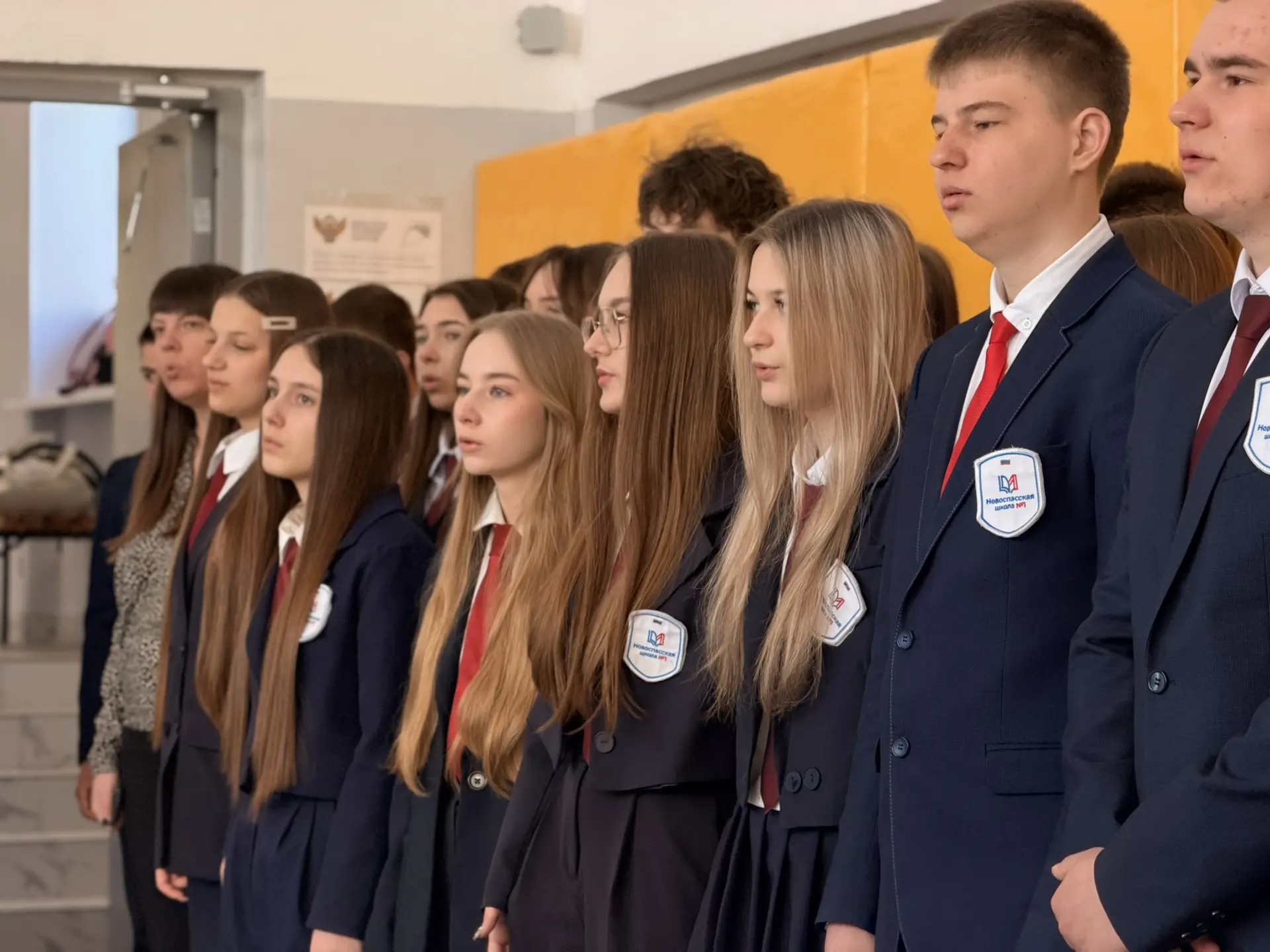 ✨Последняя неделя перед каникулами!   Сегодня в нашей школе прошла торжественная линейка, посвященна