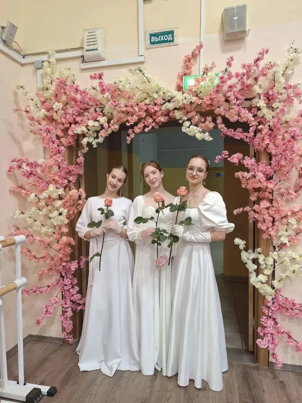 Традиционный весенний бал в Севастопольском корпусе 🌷    7 марта, в преддверии Международного женско