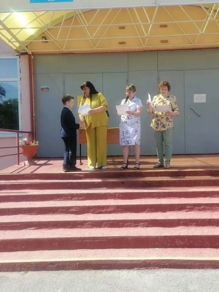 🎓 Ещё один учебный год — в копилке школьной жизни. 22 мая в 1 корпусе прошли итоговые линейки для уч