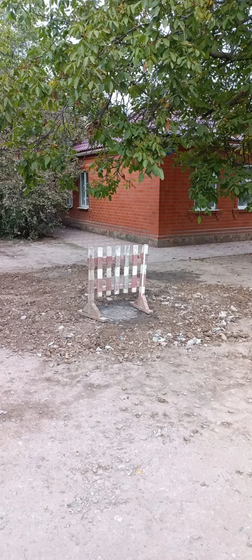 По следам выступлений. Только вчера на канале прозвучала жалоба жителей о дорожном сост...