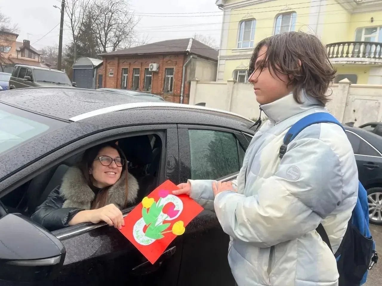 Отряд юных инспекторов движения «Огонёк» МАОУ «Школа №32» принял активное участие в праздничных меро
