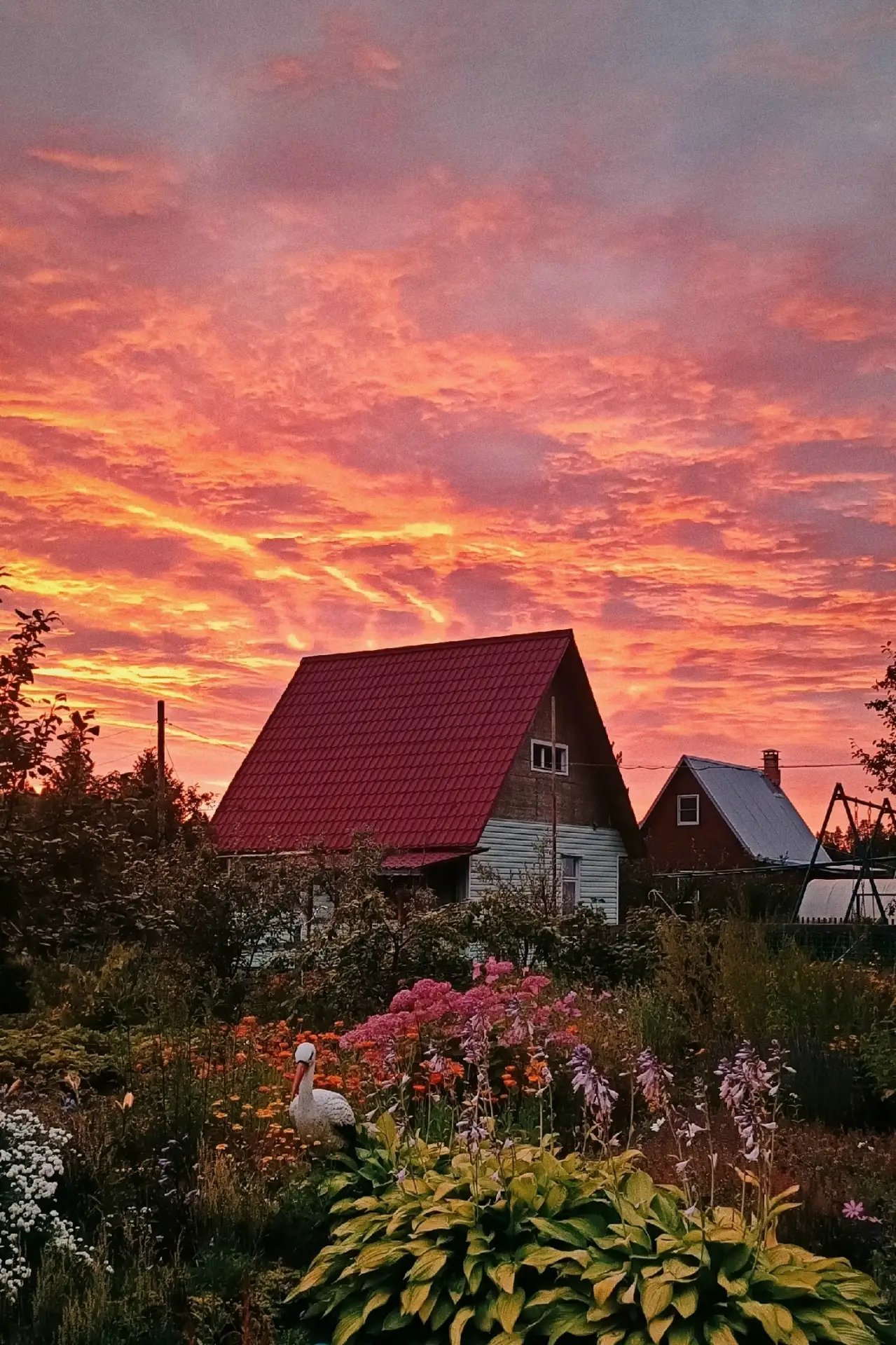 Огненный закат в Карельской глубинке 🌄🏠

🌎 Путешествуй по миру: online