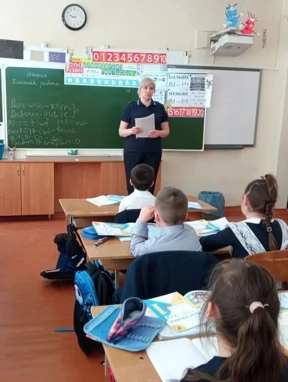👮‍♂️ Профилактическая встреча с инспектором ГИБДД 30 апреля в нашей школе прошла важная встреча с ин
