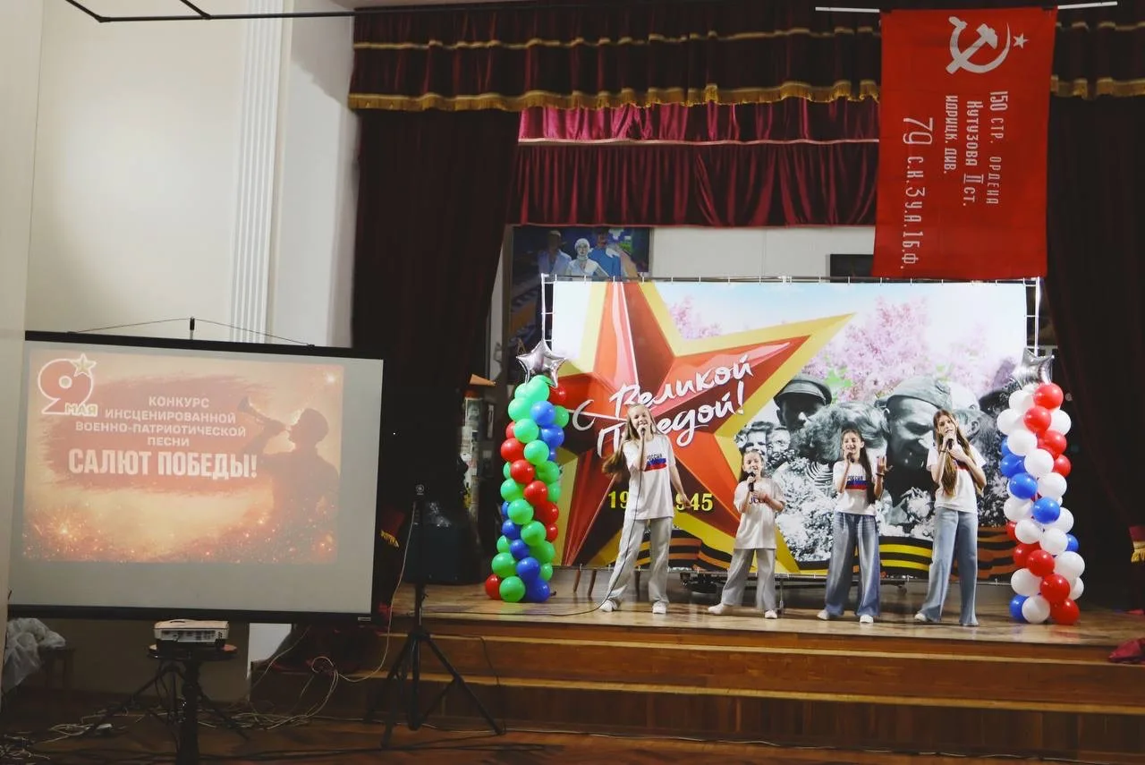 🔥 В Историко-краеведческом музее Буйнакска прошел конкурс инсценированной военно-патриотической песн