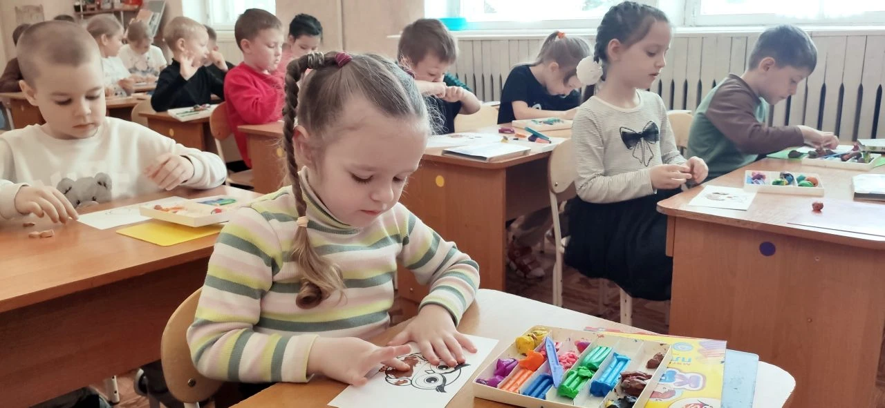 Сотрудники детской библиотеки познакомили наших ребят с сокровищницей народов России

В нашем детско