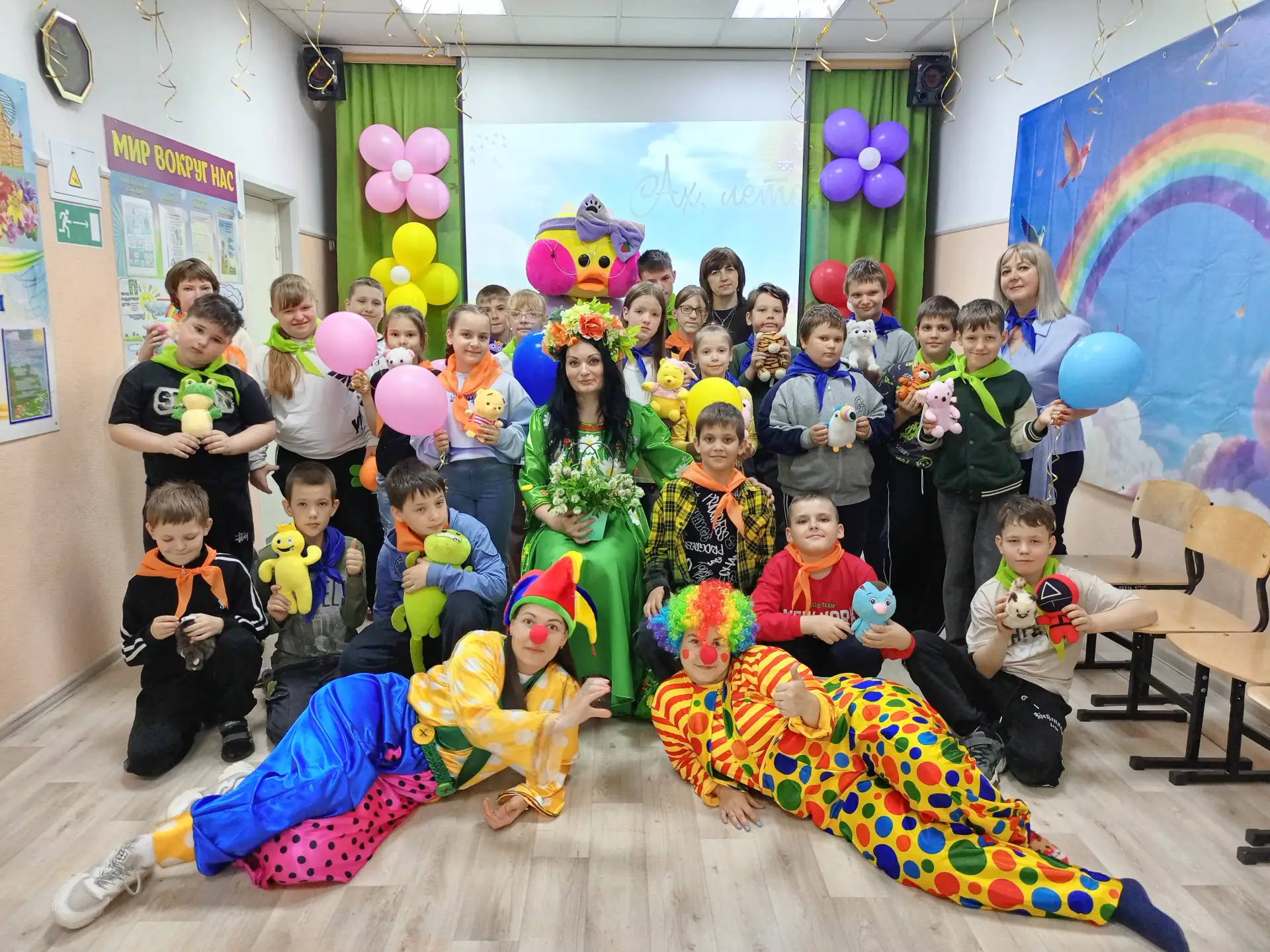 В Светлоградском СРЦН стартовала лагерная смена: праздник «Волшебный мир детства» собра...