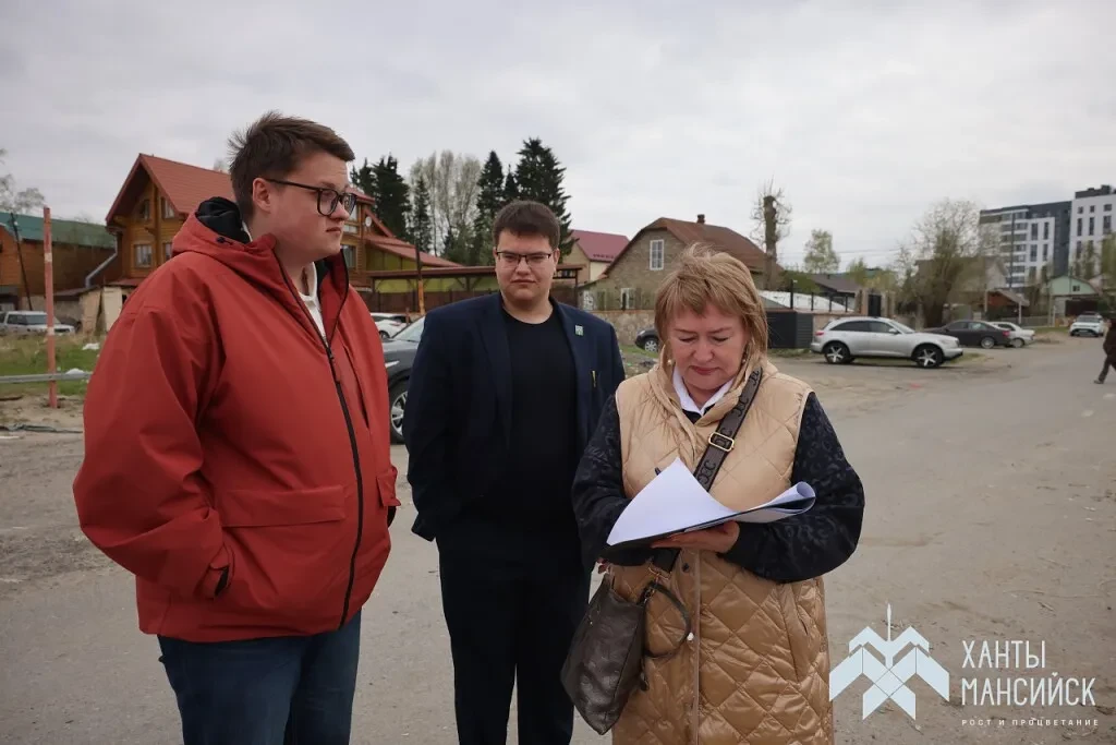 В Ханты-Мансийске проверили состояние контейнерных площадок 🗑️  📋 Сегодня представители Общественной