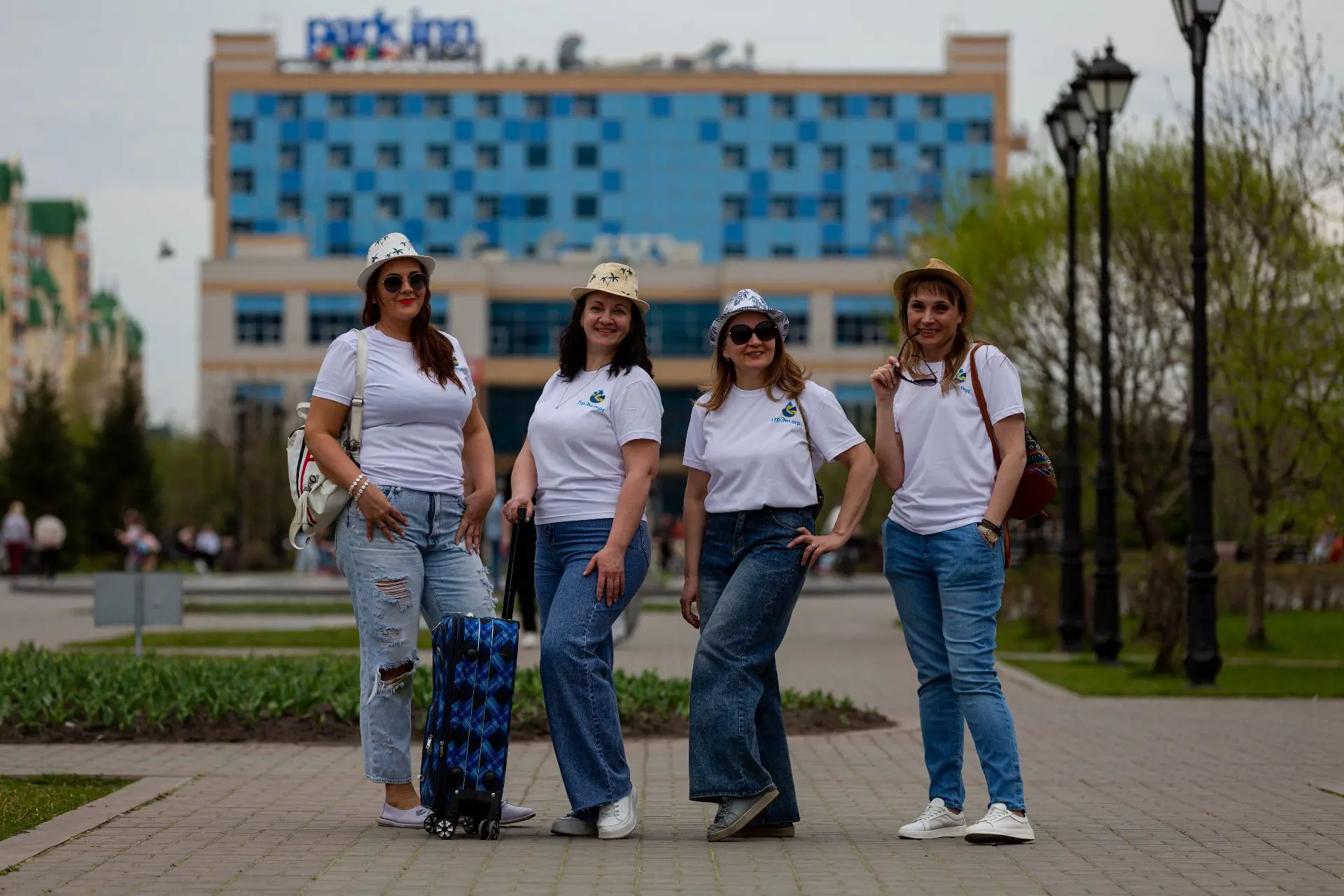 Что мы НЕ обязаны делать по работе, но всё равно делаем 😅