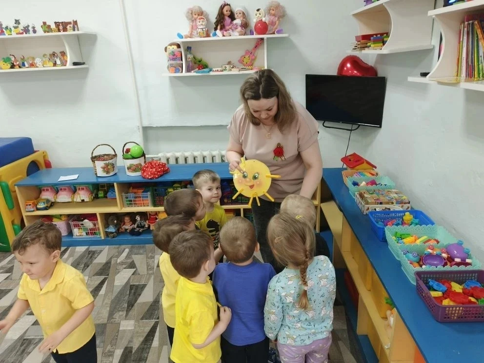 В l младшей группе №1 прошло итоговое занятие  "Путешествие в страну сенсорики". К ребя...