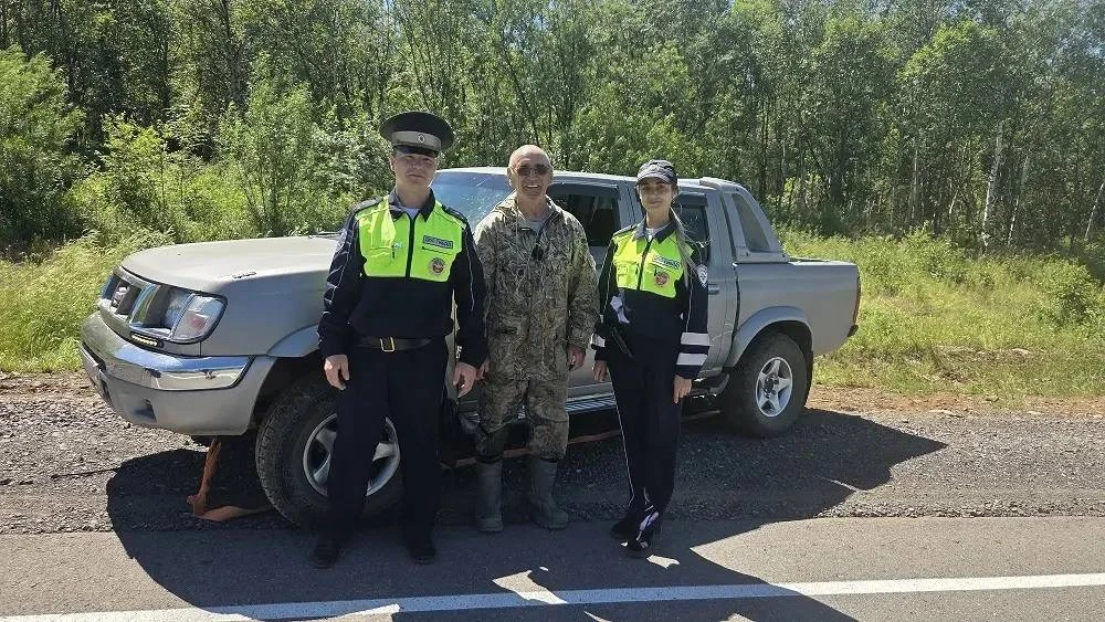 Житель Хабаровского края поблагодарил сотрудников Госавтоинспекции за оказанную помощь ...