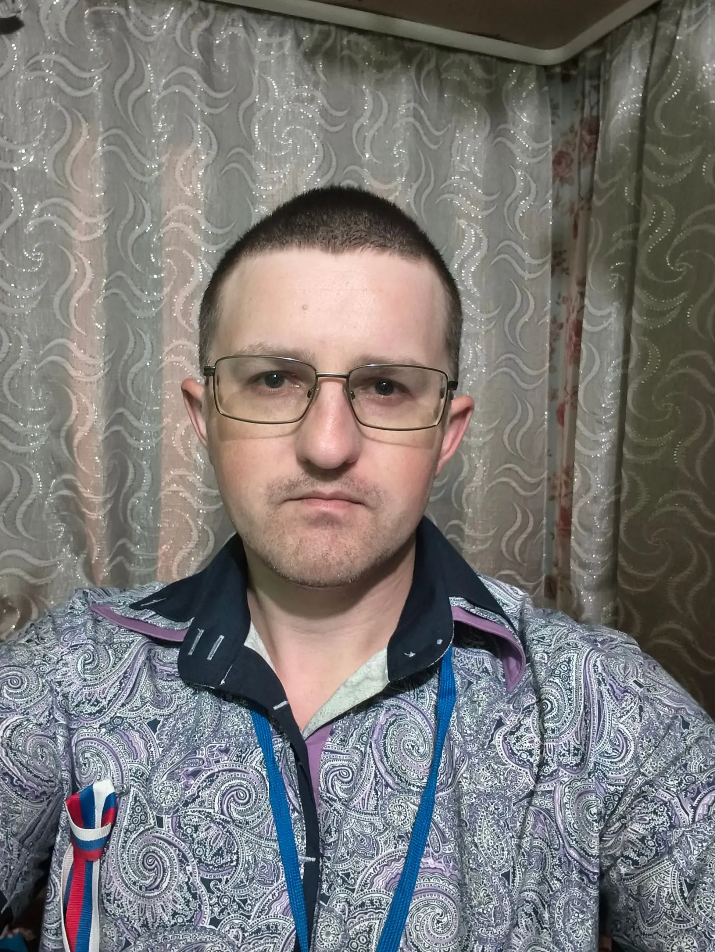 Дома, и это главное. Осталось только 4 часа поспать — уже неплохо, а кто-то ещё работает!