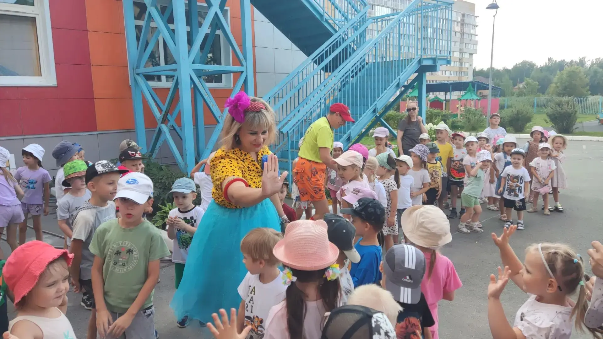 Дружба начинается с улыбки! ☀️

Сегодня в детском саду № 15 прошел настоящий праздник — День дружбы!