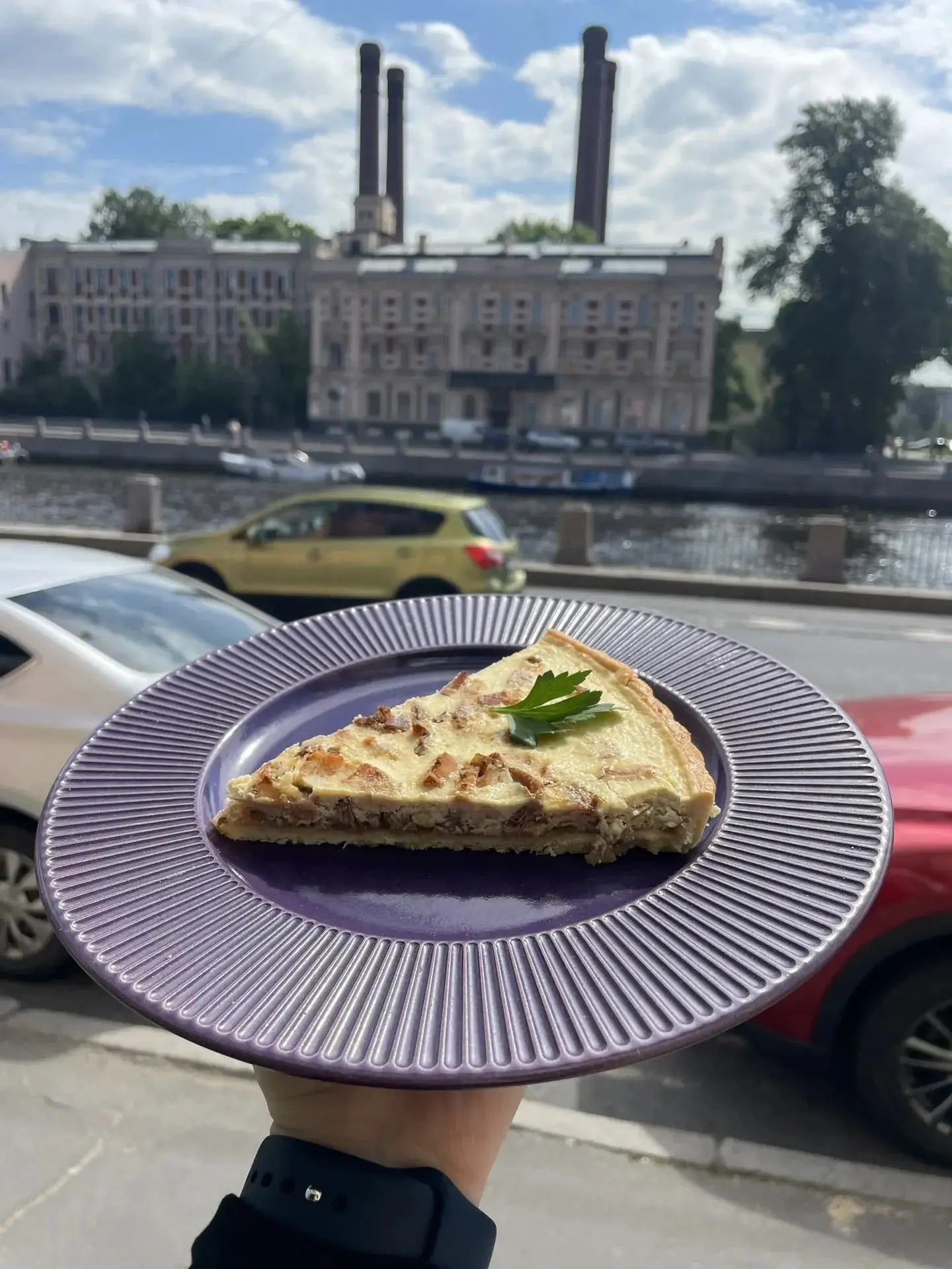 🥧Искусство, знакомое на вкус, теперь на набережной реки Фонтанки, 99

Рядом с нами цветочный floraw