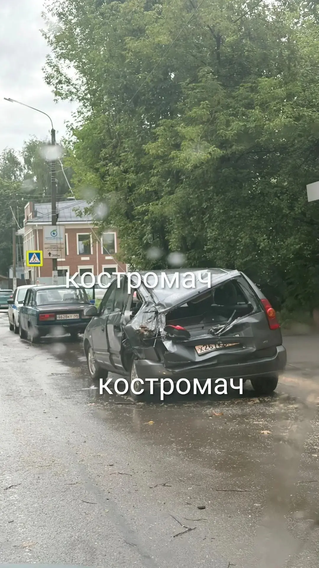 Что стало с машиной на которую упало дерево на Осыпной

@kostromatch - перейти в канал
