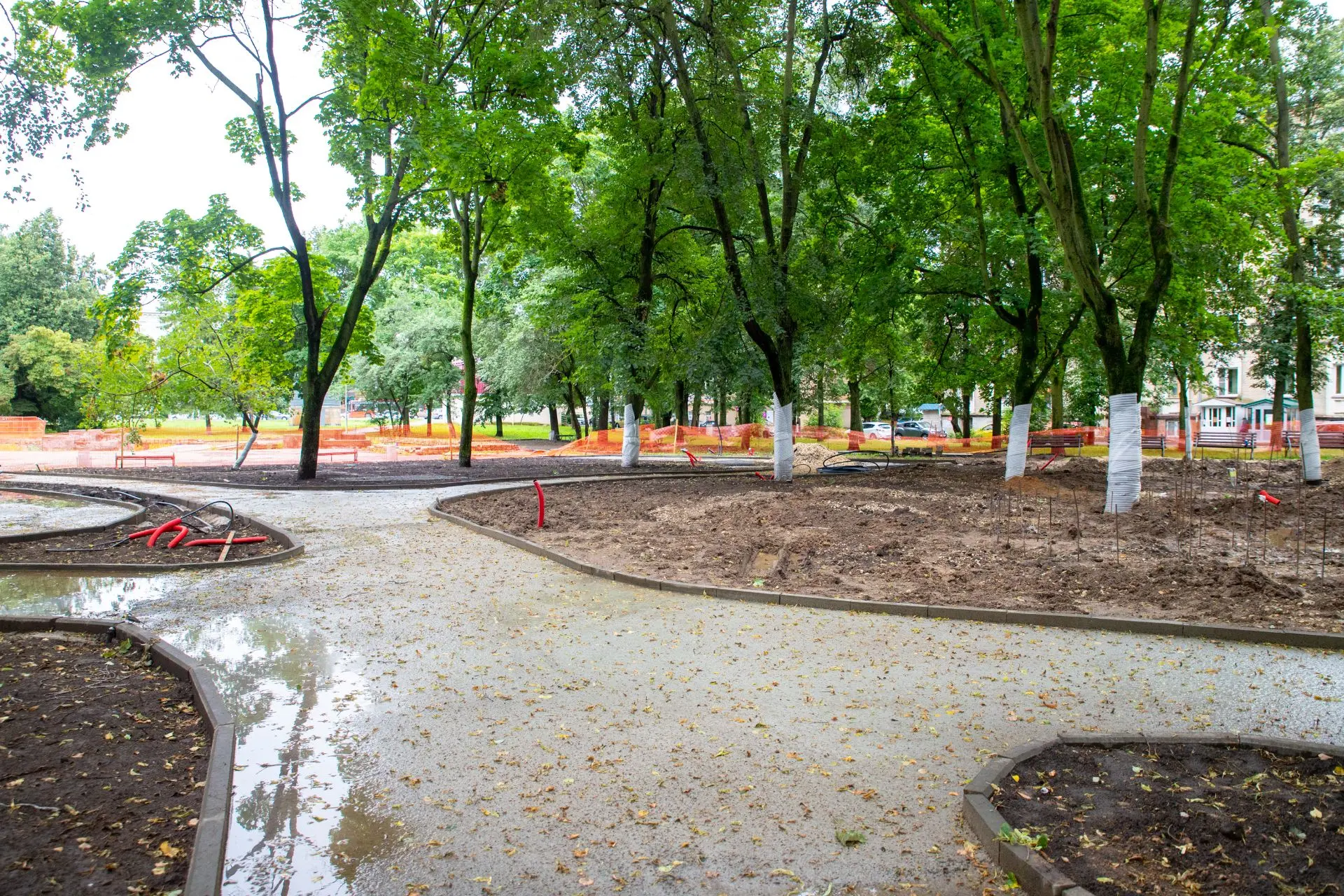 Перезагрузка сквера «Тебриз» 🌿

В рамках подготовки к обновлению ранее убрали аварийные деревья и д