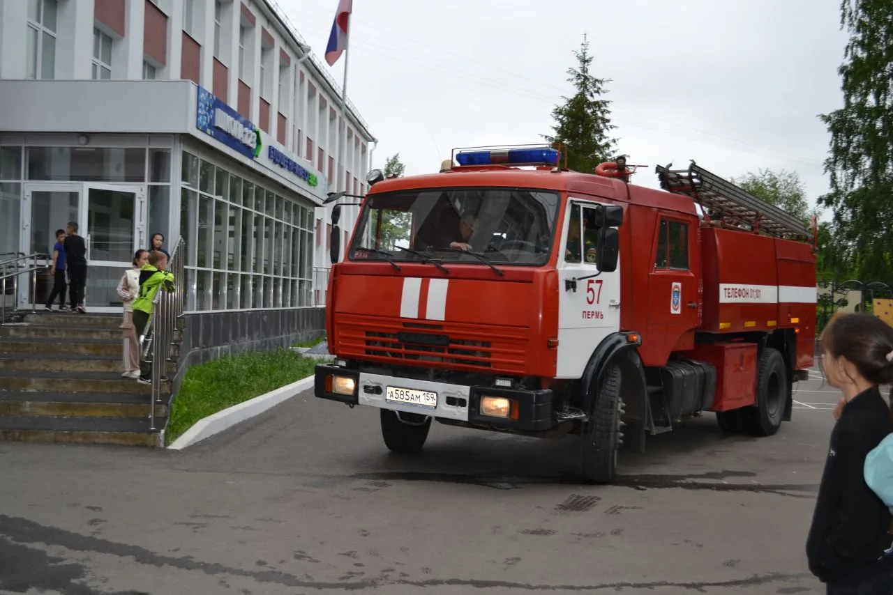 10 июня в отряде №3 прошёл урок пожарной безопасности. 
🚒В гости к нашим ребятам приехали огнеборцы