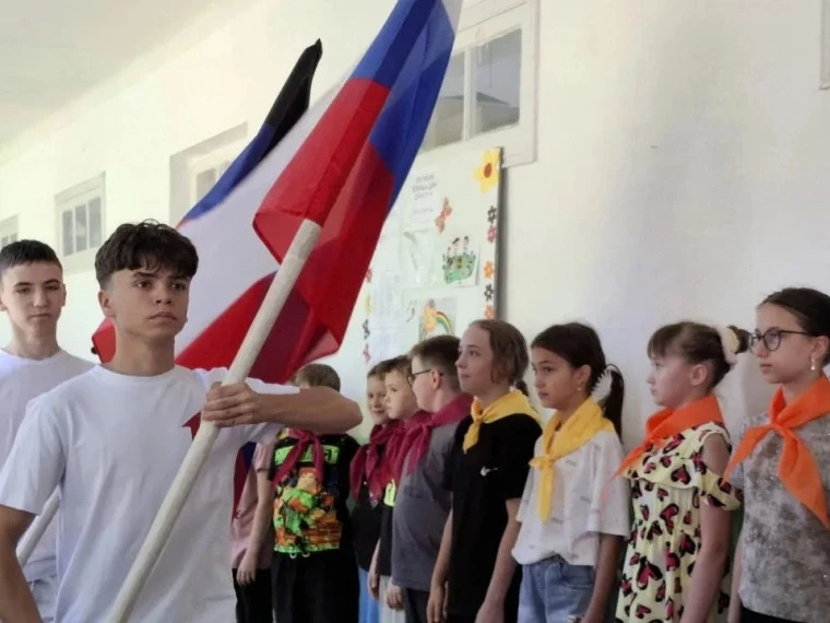 24.06.2026 года завершилась смена в летнем пришкольном лагере"Радуга" ! 

Программа началась с торже