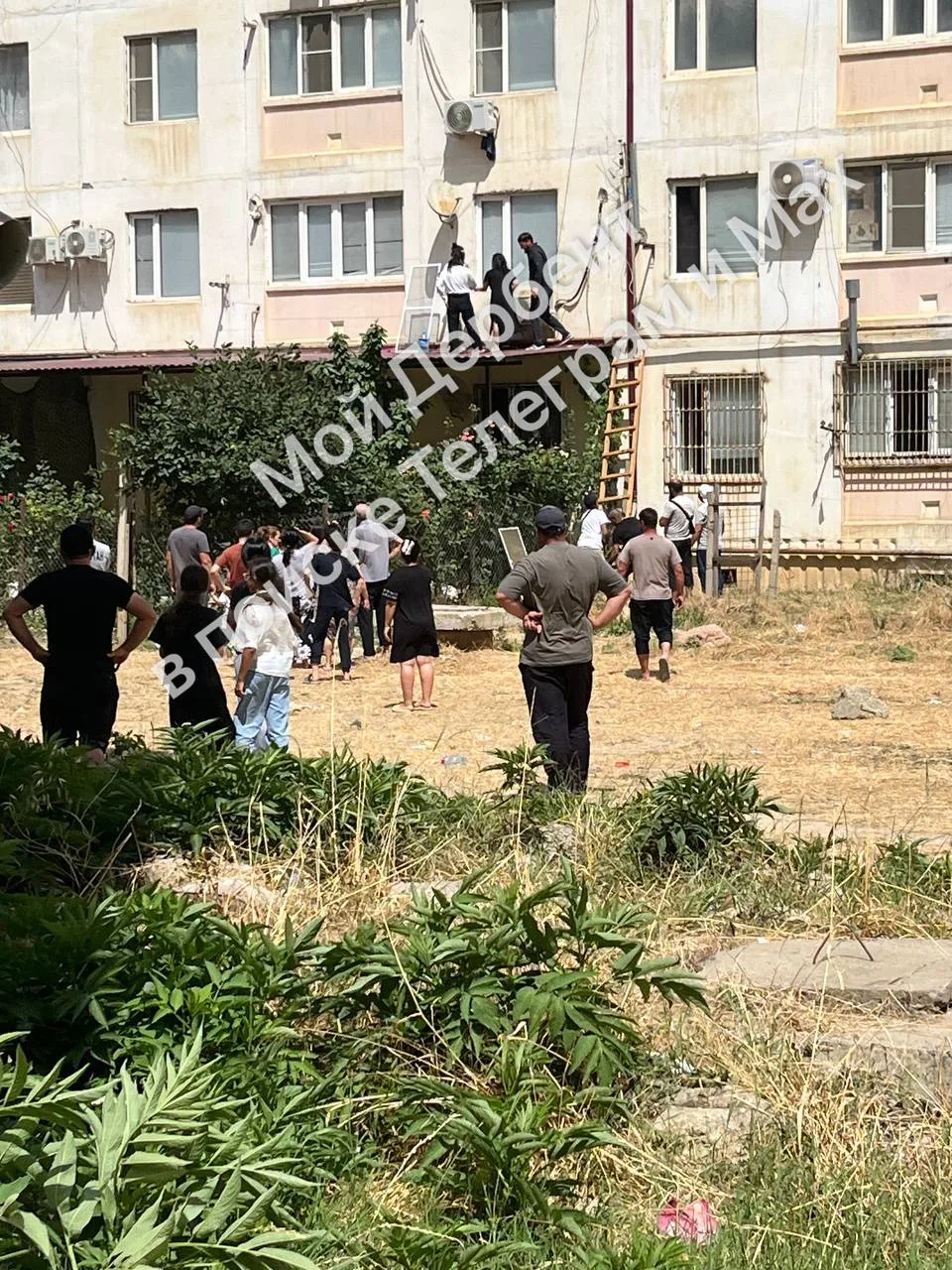 ⚡️Сегодня в час дня, на южном микрорайоне человек выпал с окна, вроде живой.
#отподписчика 

📢 Мой 
