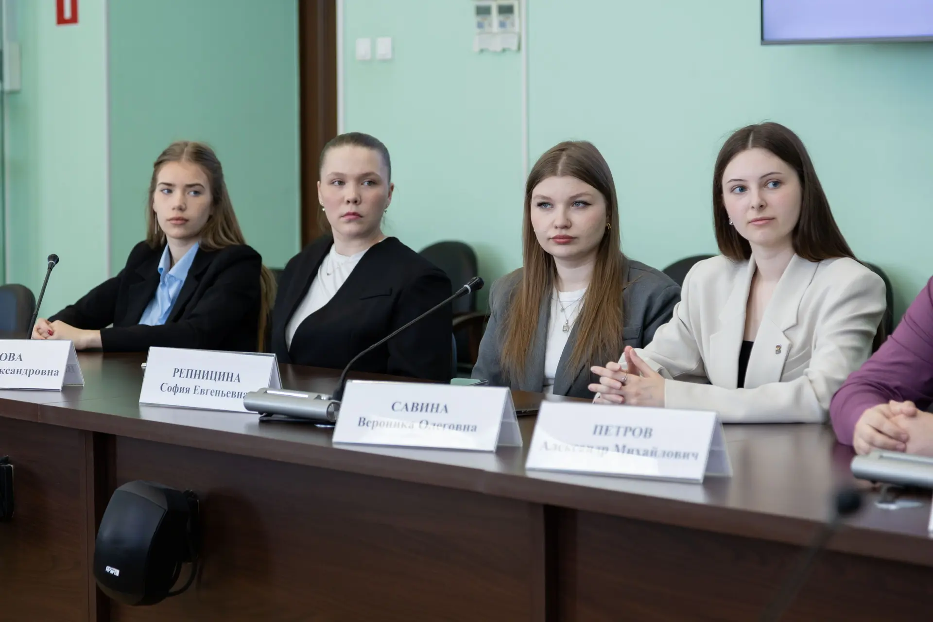 🤝 И.о. ректора Михаил Данилов встретился со студентами — членами Молодёжного парламента при Архангел
