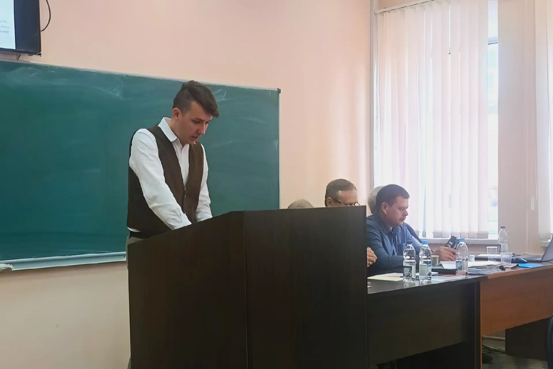 Поздравляем выпускника аспирантуры исторического факультета Владислава Кореняка с успеш...