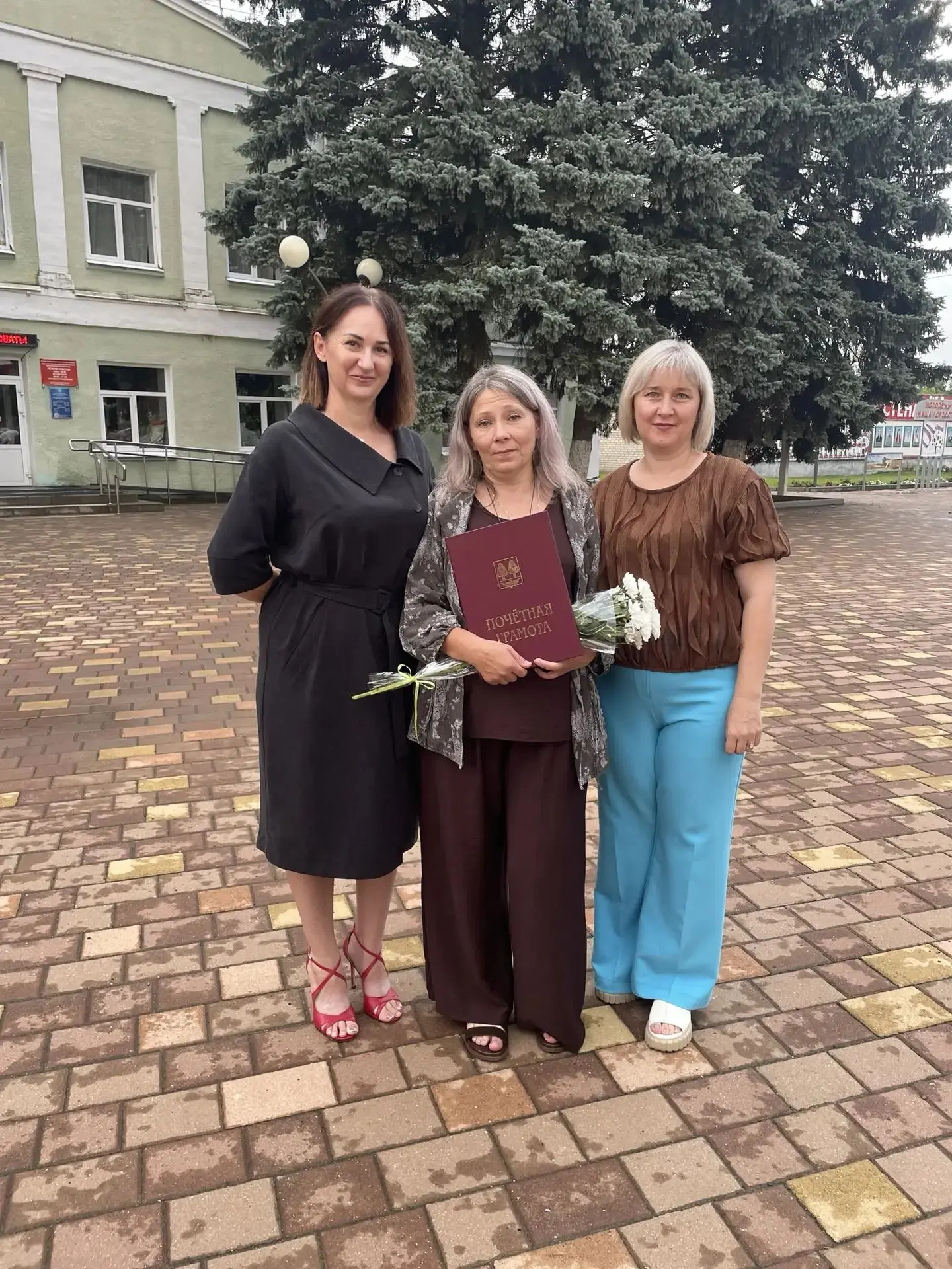 Мы искренне поздравляем нашу заведующую хозяйством, Истратову Татьяну Ивановну, с вруче...
