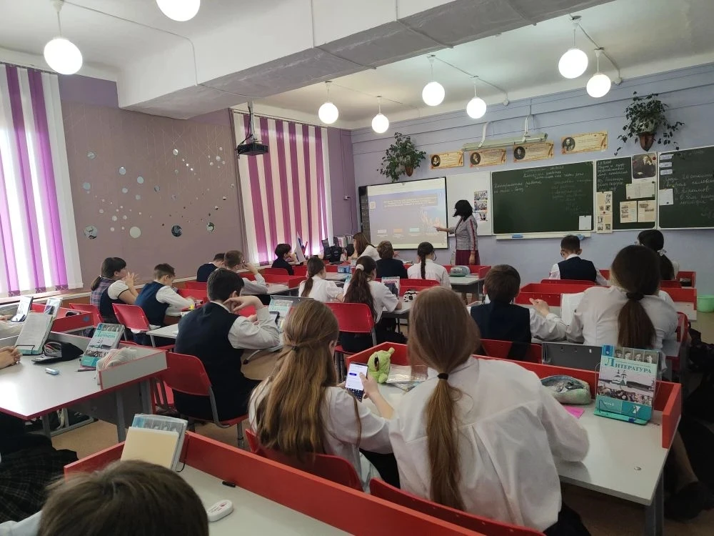 ГИМНАЗИСТЫ СТАЛИ УЧАСТНИКАМИ ЗАСЕДАНИЯ ЛИТЕРАТУРНОГО КЛУБА, ПОСВЯЩЁННОГО ГОДУ ЕДИНСТВА НАРОДОВ РОССИ