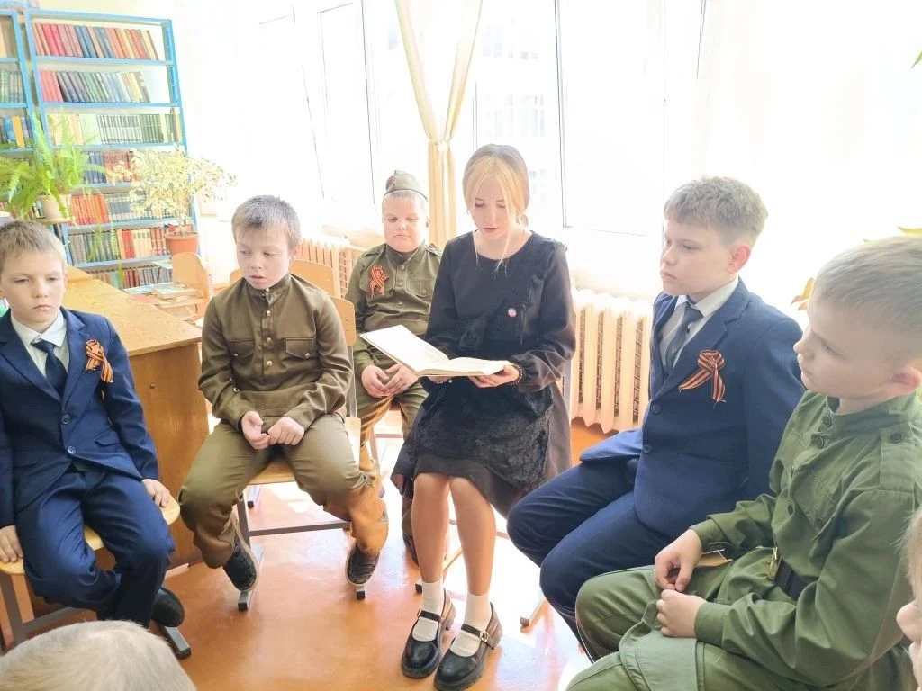📚🕊️ Читаем детям о Великой Отечественной войне 6 мая в 1 корпусе ученики нашей школы присоединились 