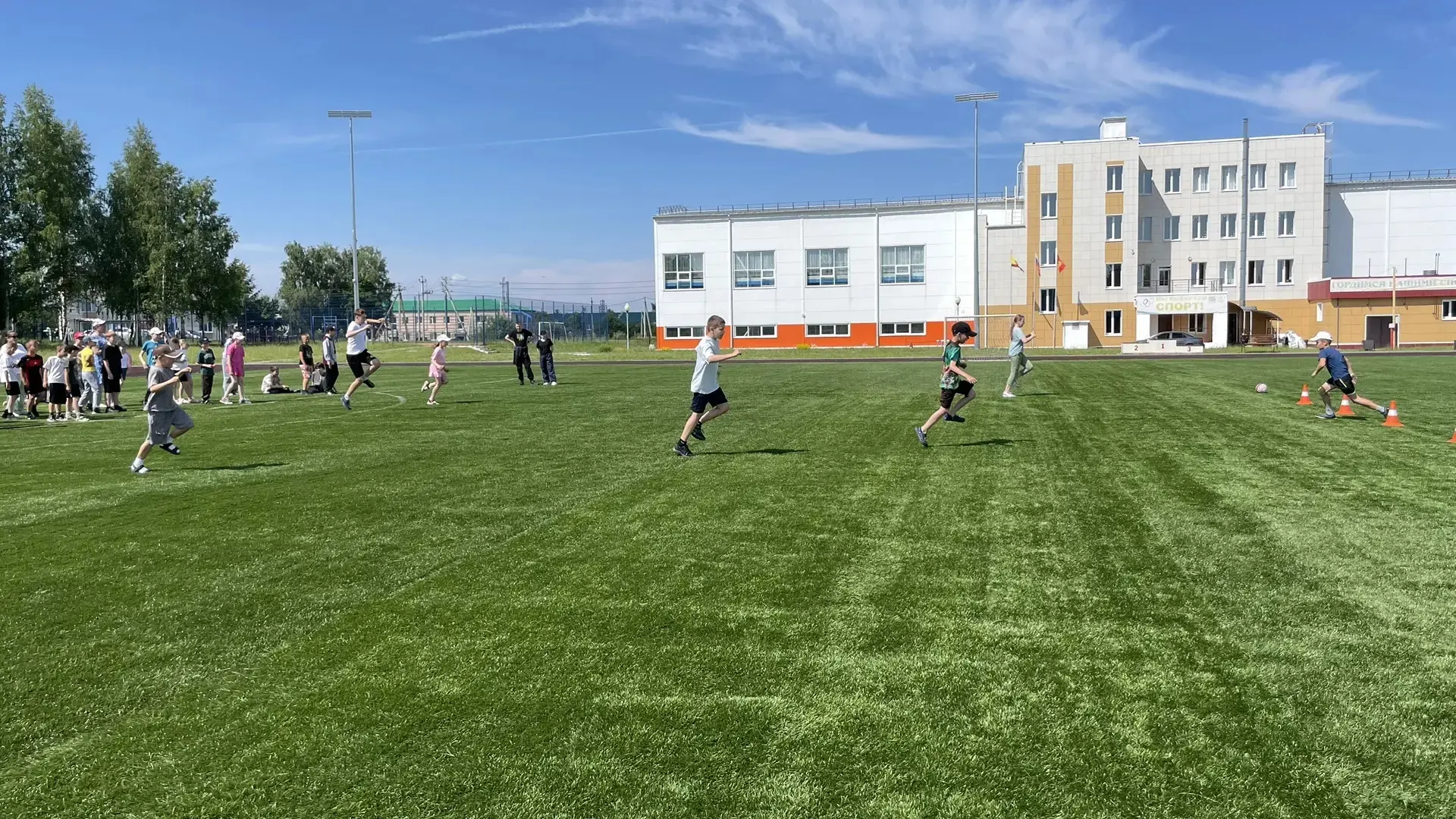 15-й день в «Крепышах»: День здоровья и рекордов ⚽🏅

Пятнадцатый день в нашем летнем лагере выдался