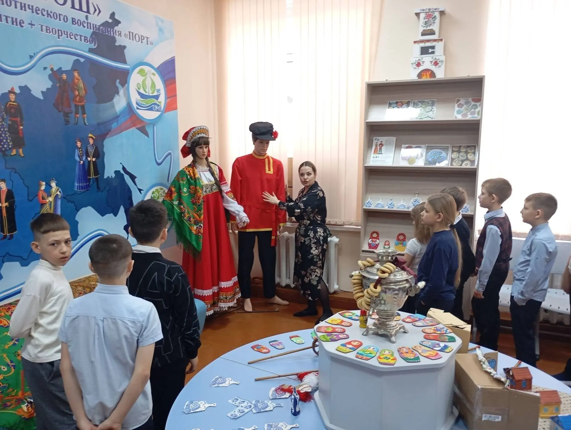 ✨Сегодня обучающиеся МБОУ "Еткульская СОШ" совершили настоящее погружение в мир русской культуры! 🤩 
