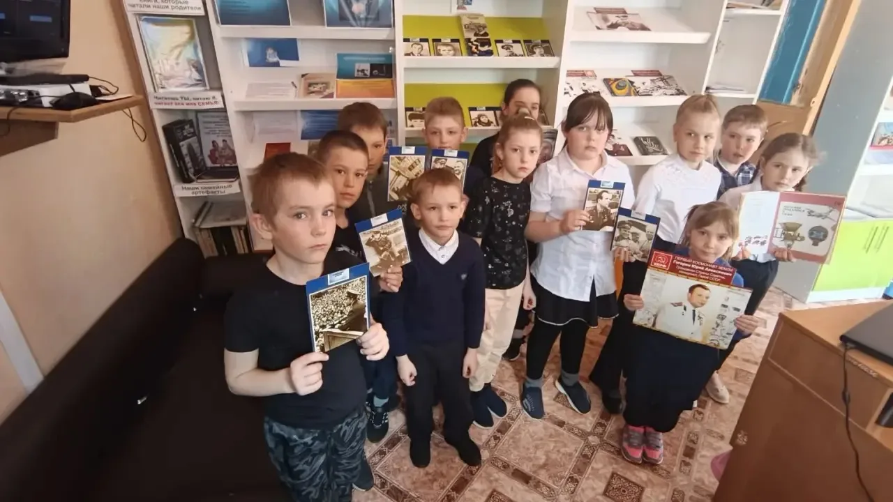 Сегодня в 1-2 классах прошел  классный час, посвященный Дню космонавтики "Страна, откры...