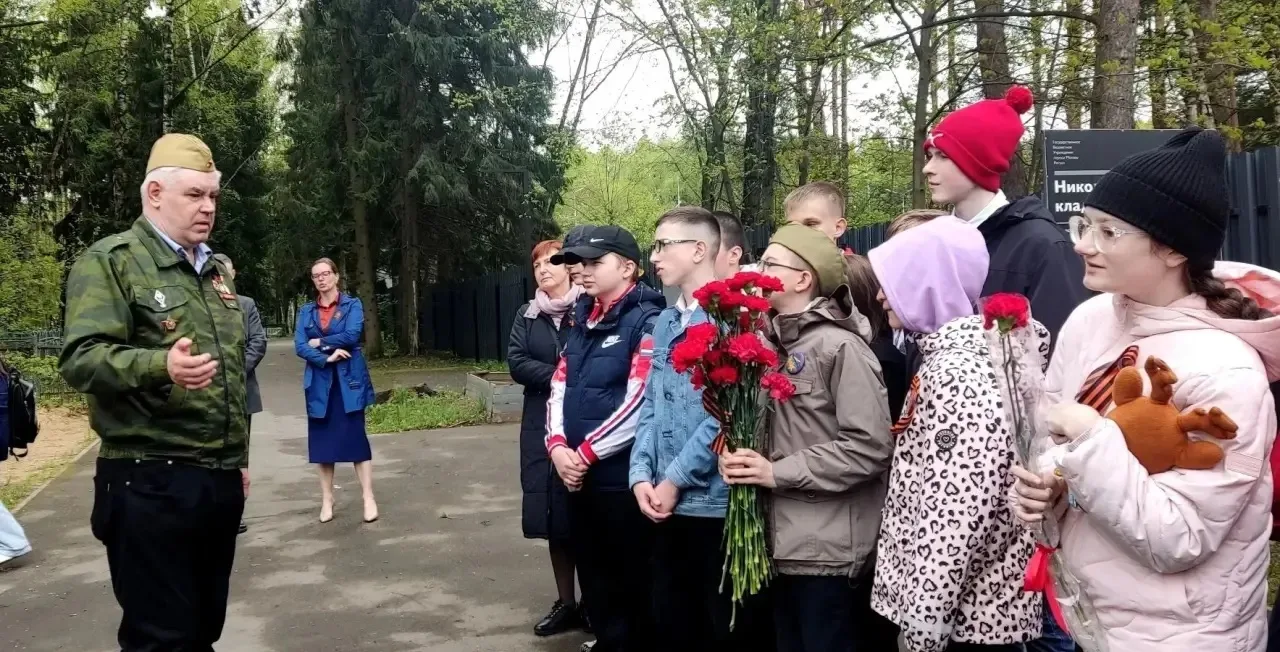 В преддверии великого праздника — Дня Победы ребята посетили памятники маршалу Константину Рокоссовс