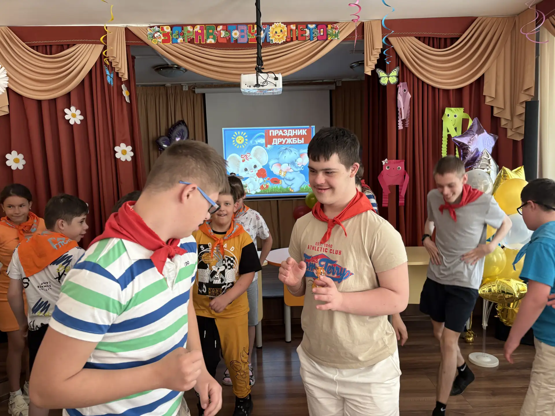 🤝В дневном лагере «Планета детства» в Удельнинской школы-интерната прошел теплый и душевный праздни