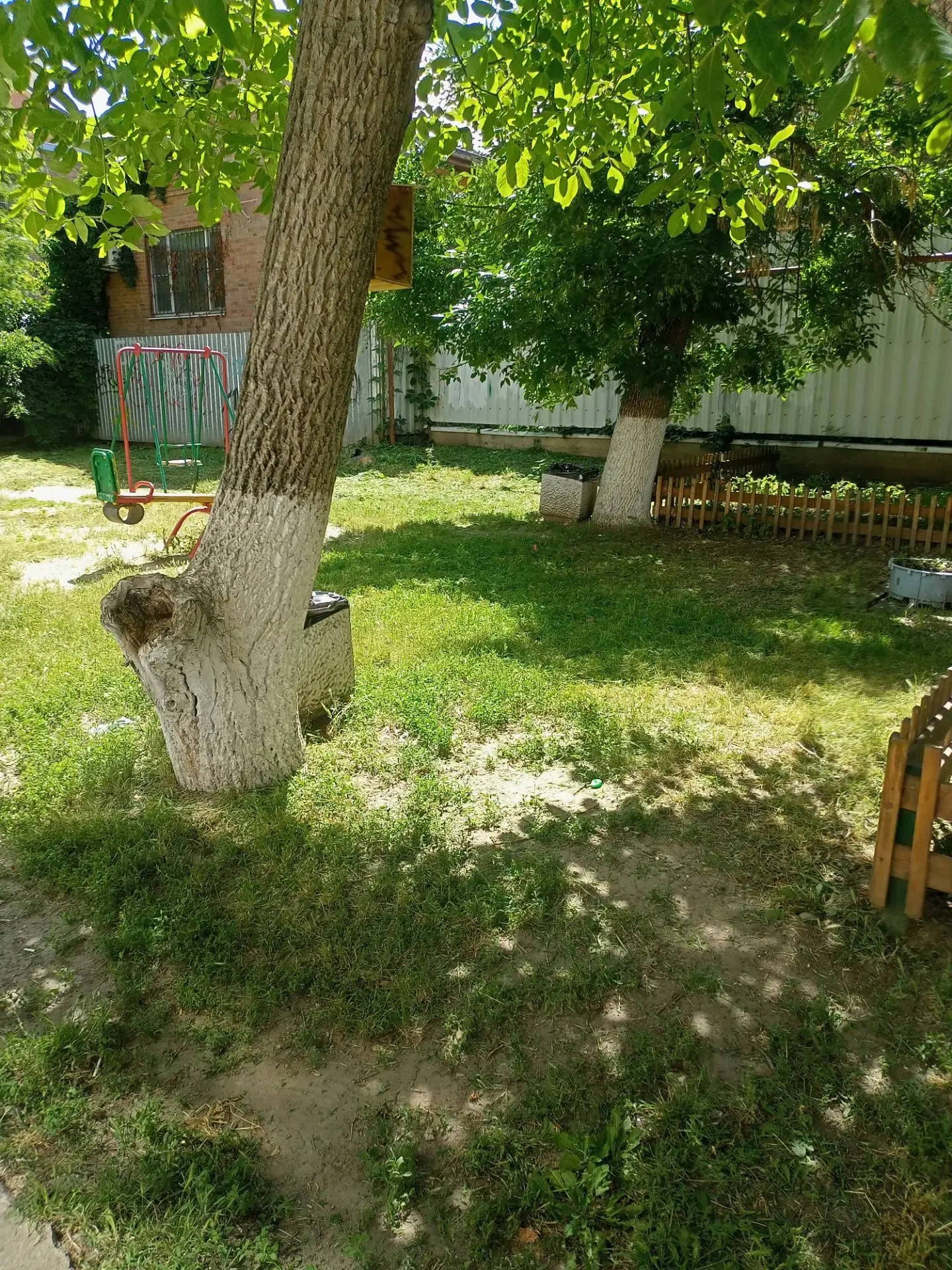 22.06.2026 г. произвели покос травы на МКД г. Ростов-на-Дону, ул. Батуринская, д. 7 и у...