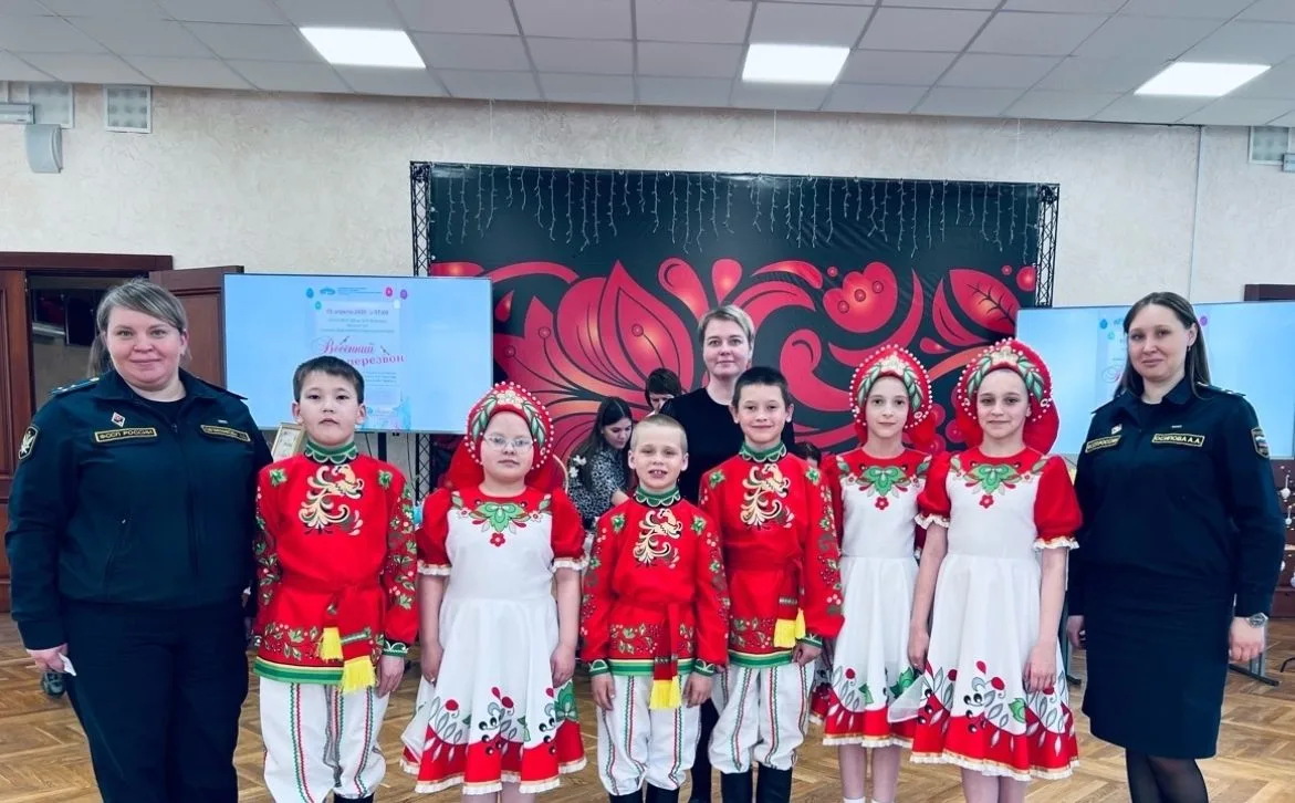 Судебные приставы Оренбуржья поддержали благотворительную ярмарку «Весенний перезвон»  Сотрудники сп