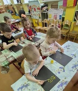 День Победы - праздник, которого ждут и взрослые, и дети. Но если старшие дошкольники уже могут поня