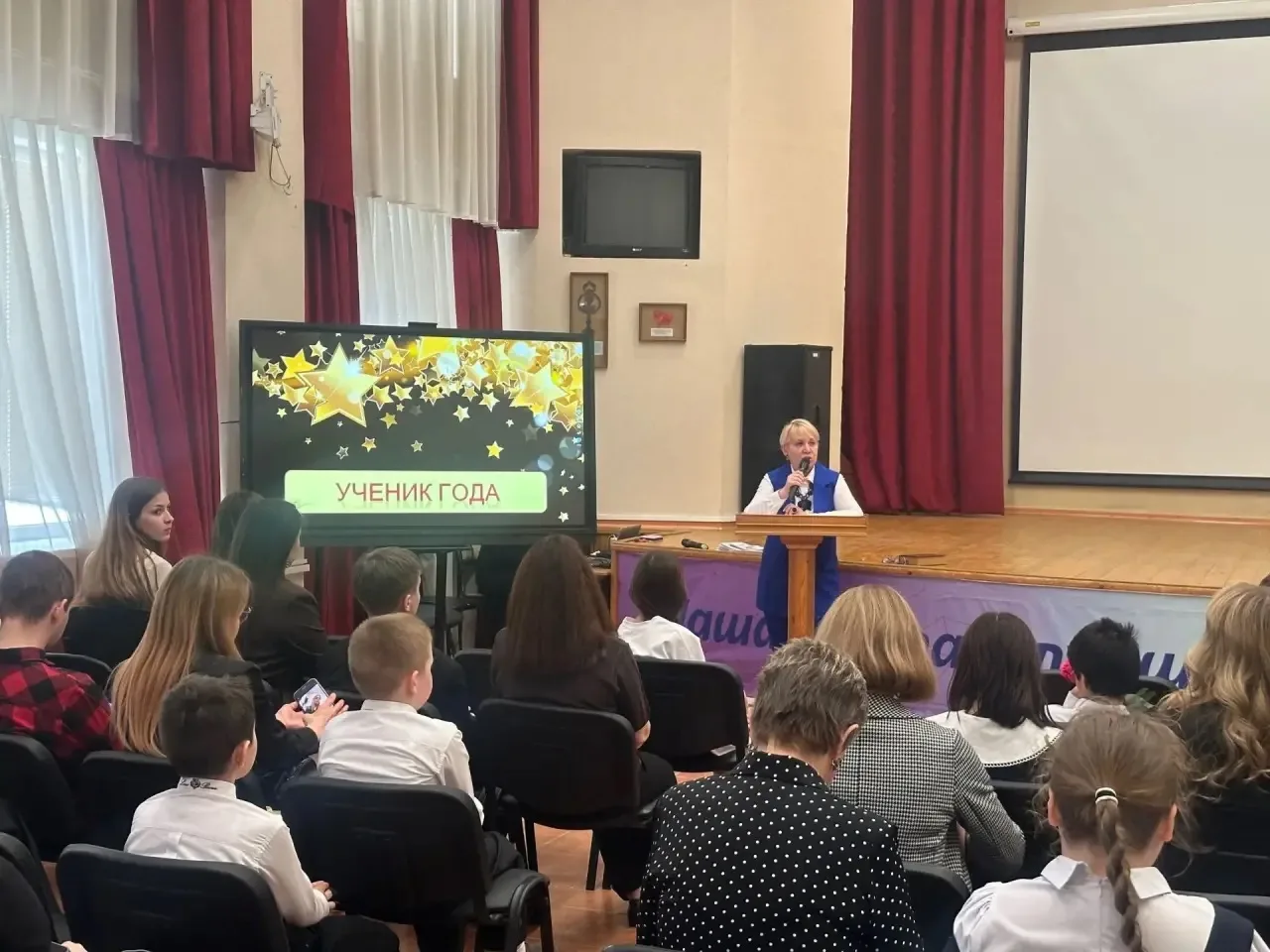Награждены победители и участники школы-конкурса «Ученик года»! 💫  Сегодня в нашей школе прошла торж