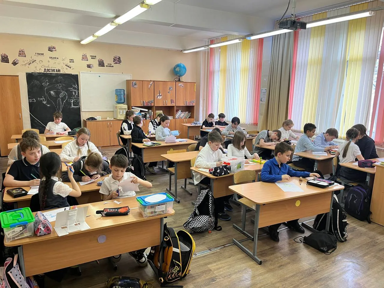 🌍 Забота о планете – дело общее!  На прошлой неделе в нашей школе прошли сразу два важных события, п