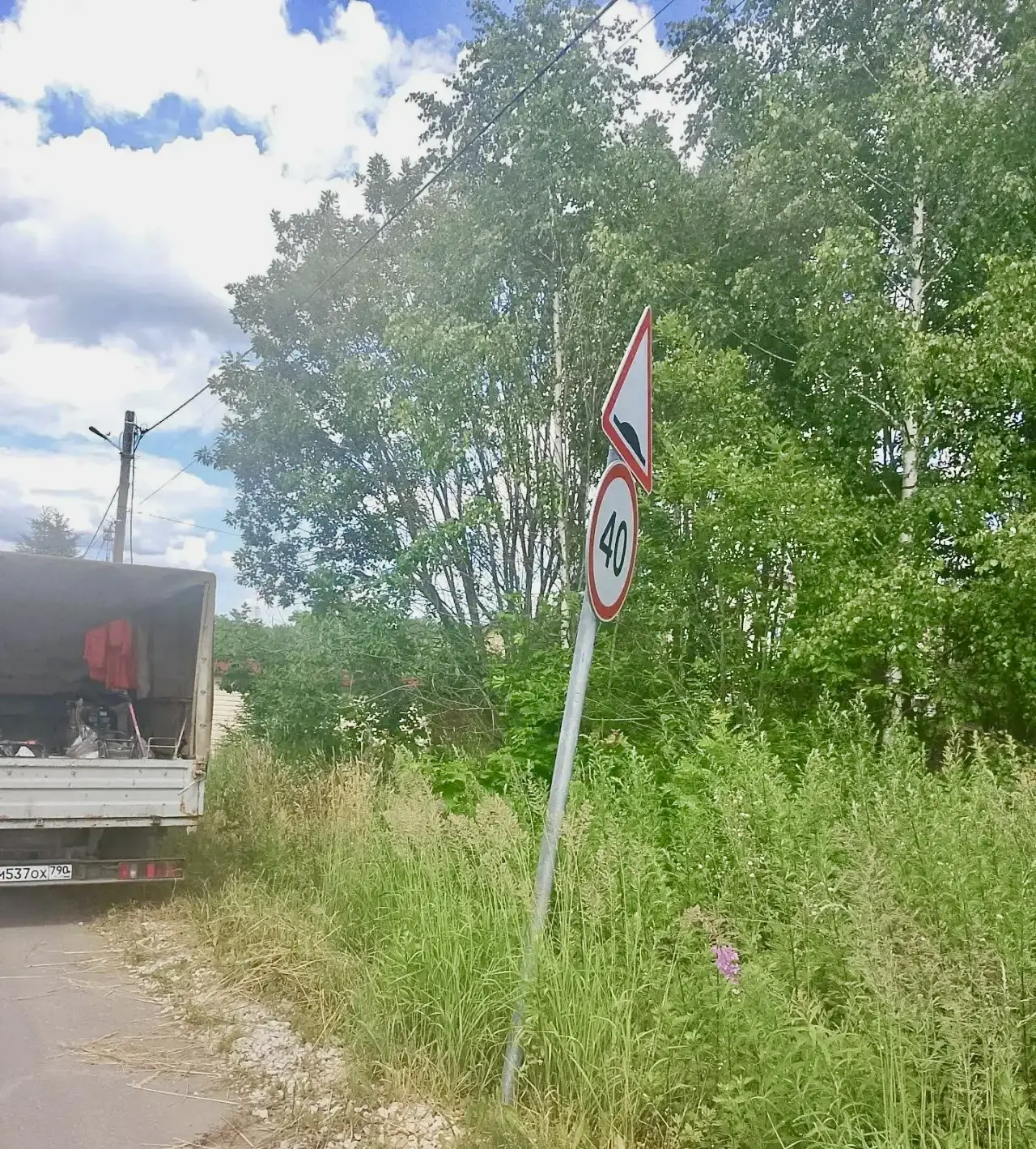 МАУ «КЛИНСКОЕ ГОРОДСКОЕ ХОЗЯЙСТВО» ПРОДОЛЖАЕТ РАБОТЫ ПО РЕМОНТУ И УСТАНОВКЕ НОВЫХ ДОРОЖ...