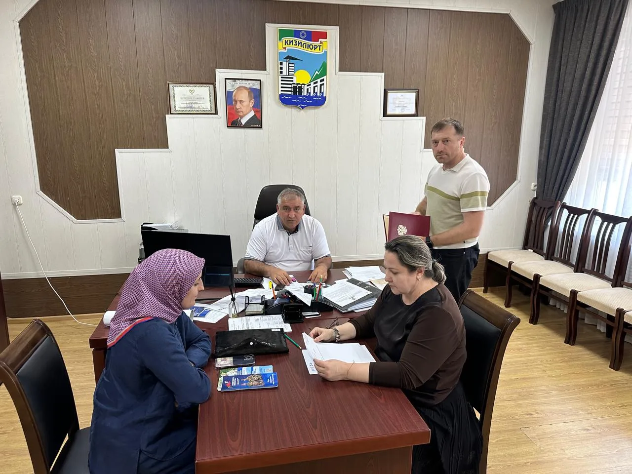 В администрации Кизилюрта обсудили квотирование рабочих мест и трудоустройство участников СВО

В пре