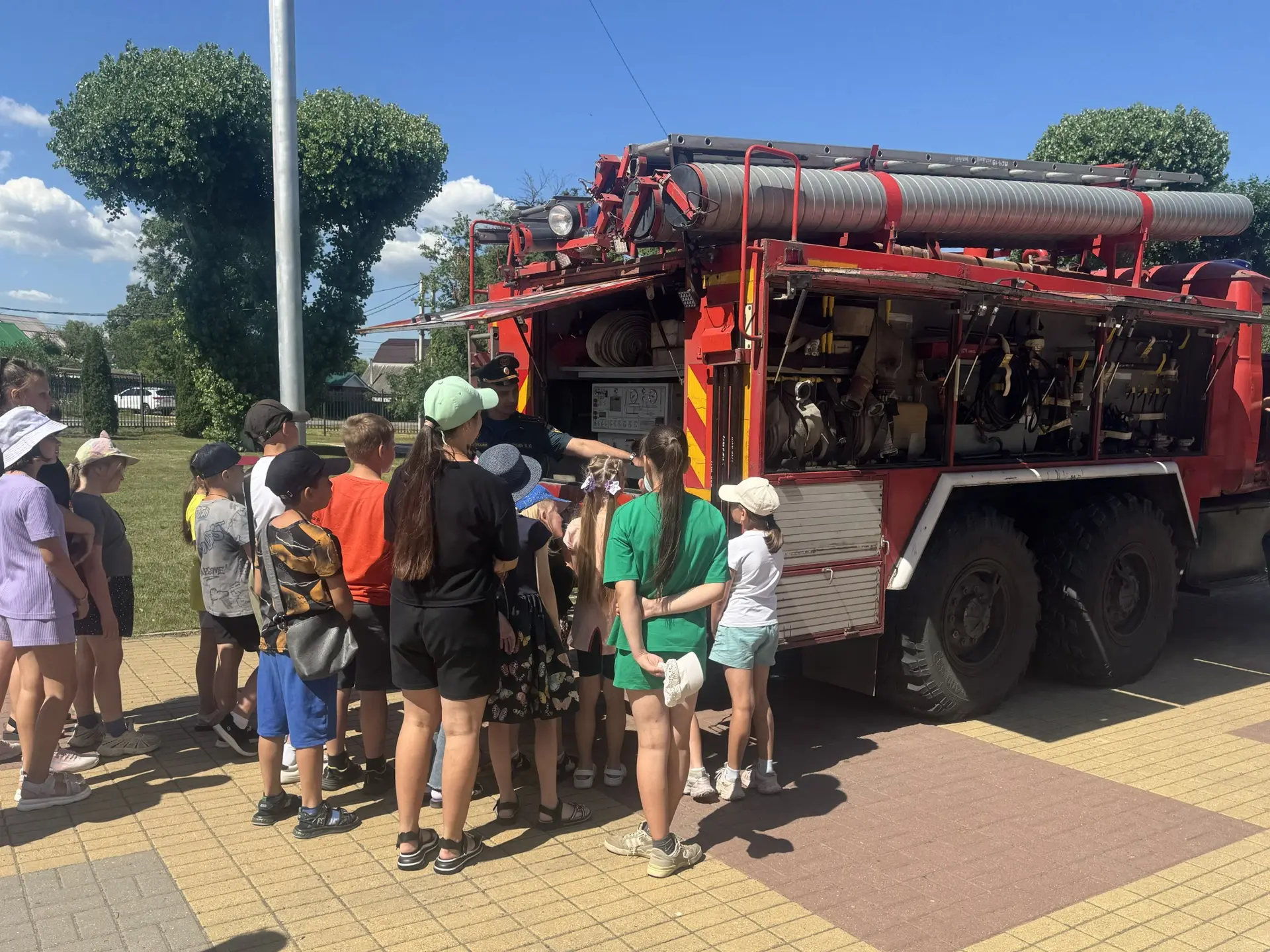 День в «Дружном» : от подводных глубин до пожарных машин