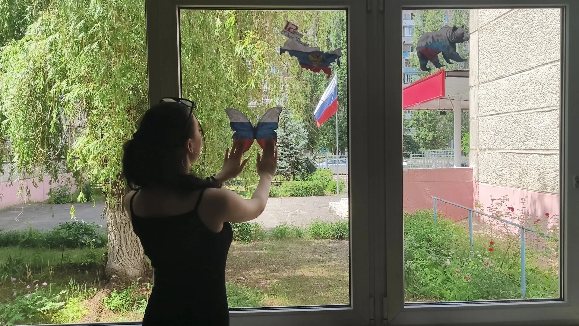 🇷🇺 Окна России: студенты украсили колледж к празднику!🇷🇺

Наши студенты не остались в стороне и 