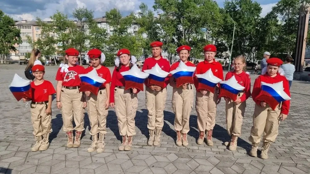 «Люблю тебя, моя Россия!»- праздник в пгт. Сибирцево.
На центральной площади пгт. Сибирцево юнармейц