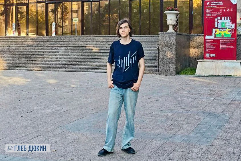 Этих ребят все мы знаем. Мы видели их успехи во время учебы в школах Надымского района. Сегодня - он