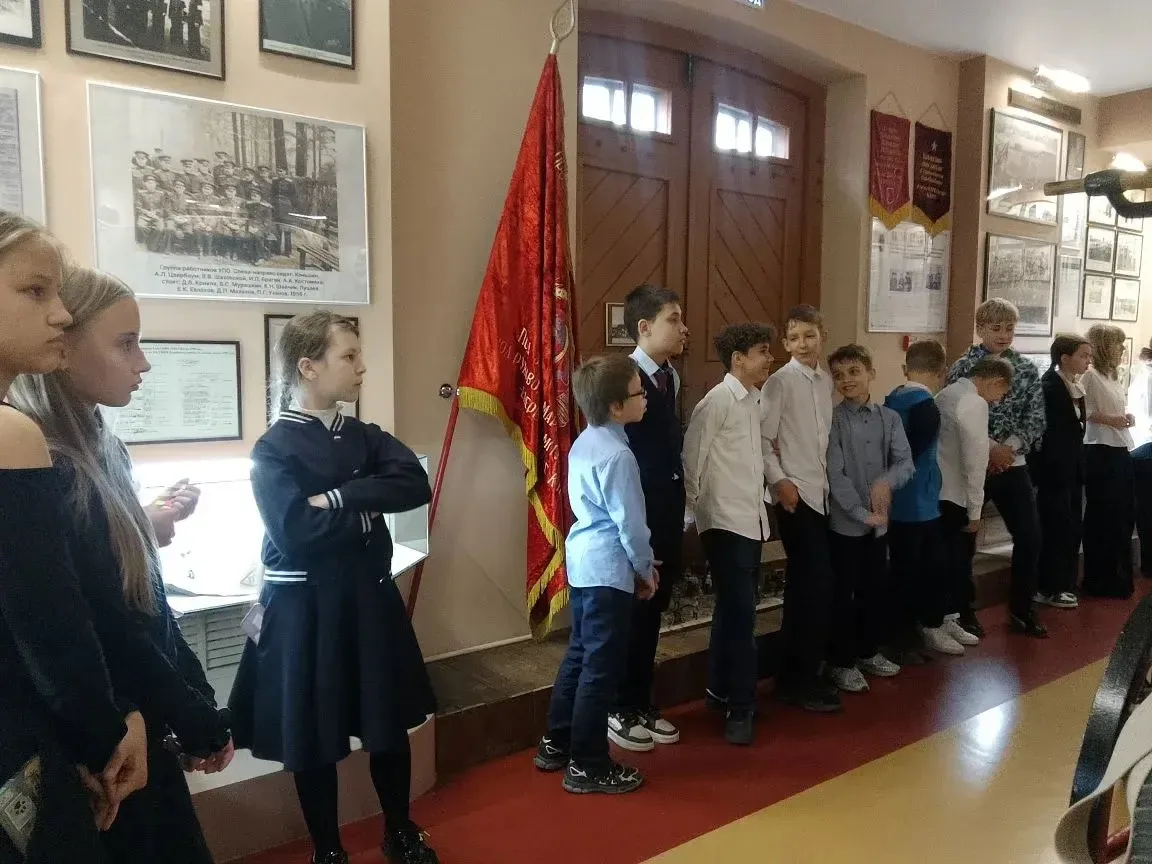 🚒🔥 В ГОСТЯХ У МЧС! 🔥🚒  12 мая 2026 года ученики 5В класса побывали на экскурсии в Музее Главного упр