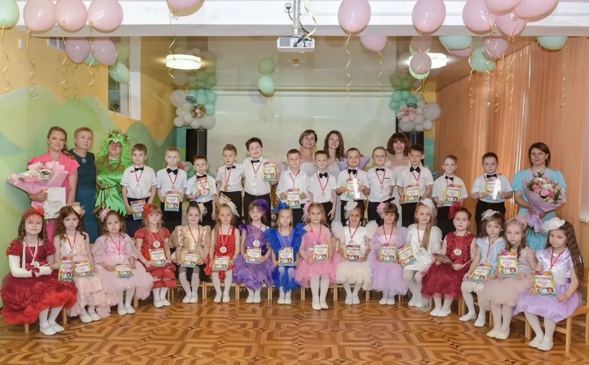 До свидания, наши любимые «Почемучки»!❤️

🔔В группе №10 прошёл самый волнительный и трогательный пр