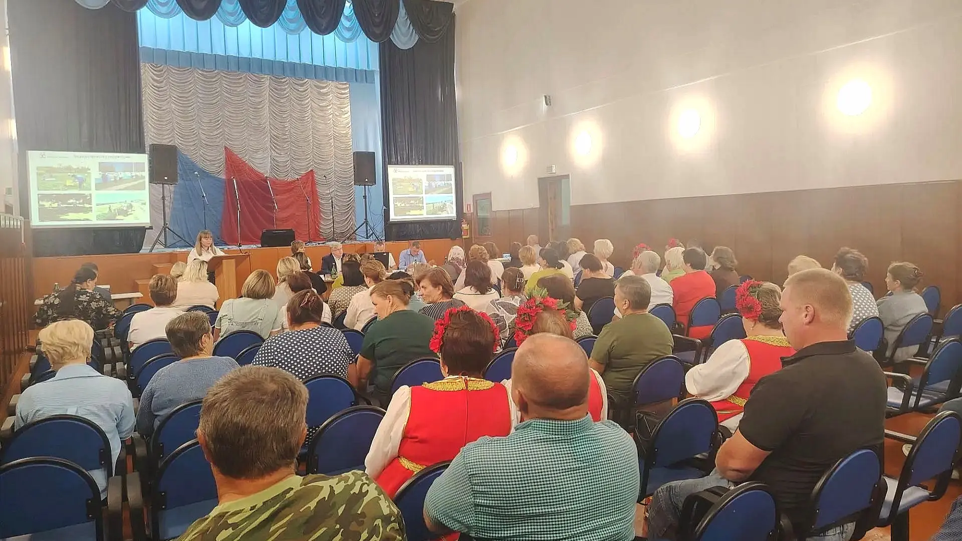 Продолжаем встречи с активом наших сёл. Сегодня вместе с представителями отраслевых вед...