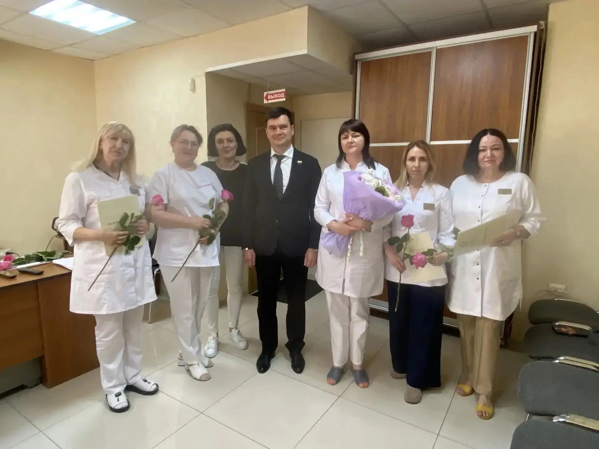 🏥 Представитель Общественного совета при региональном главке МВД поздравил коллектив Центра планиро