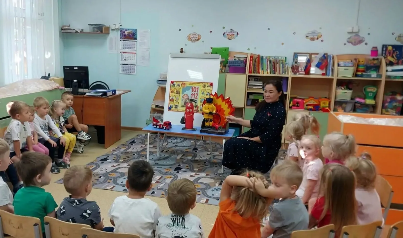 Во II младших группах № 1 и № 2 были проведены занятия по пожарной безопасности "Огонь ...