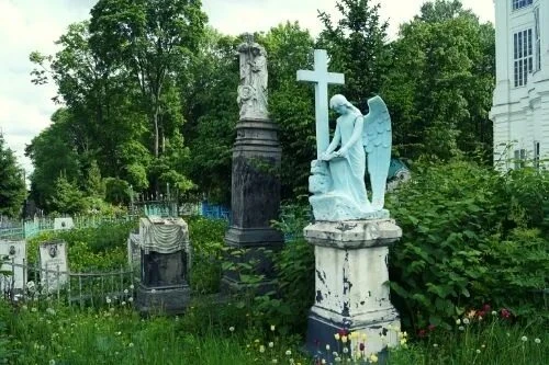 Всехсвятское кладбище в Туле: два века истории в камне.